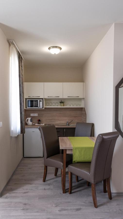 Fonix Apartman Lenti Luaran gambar