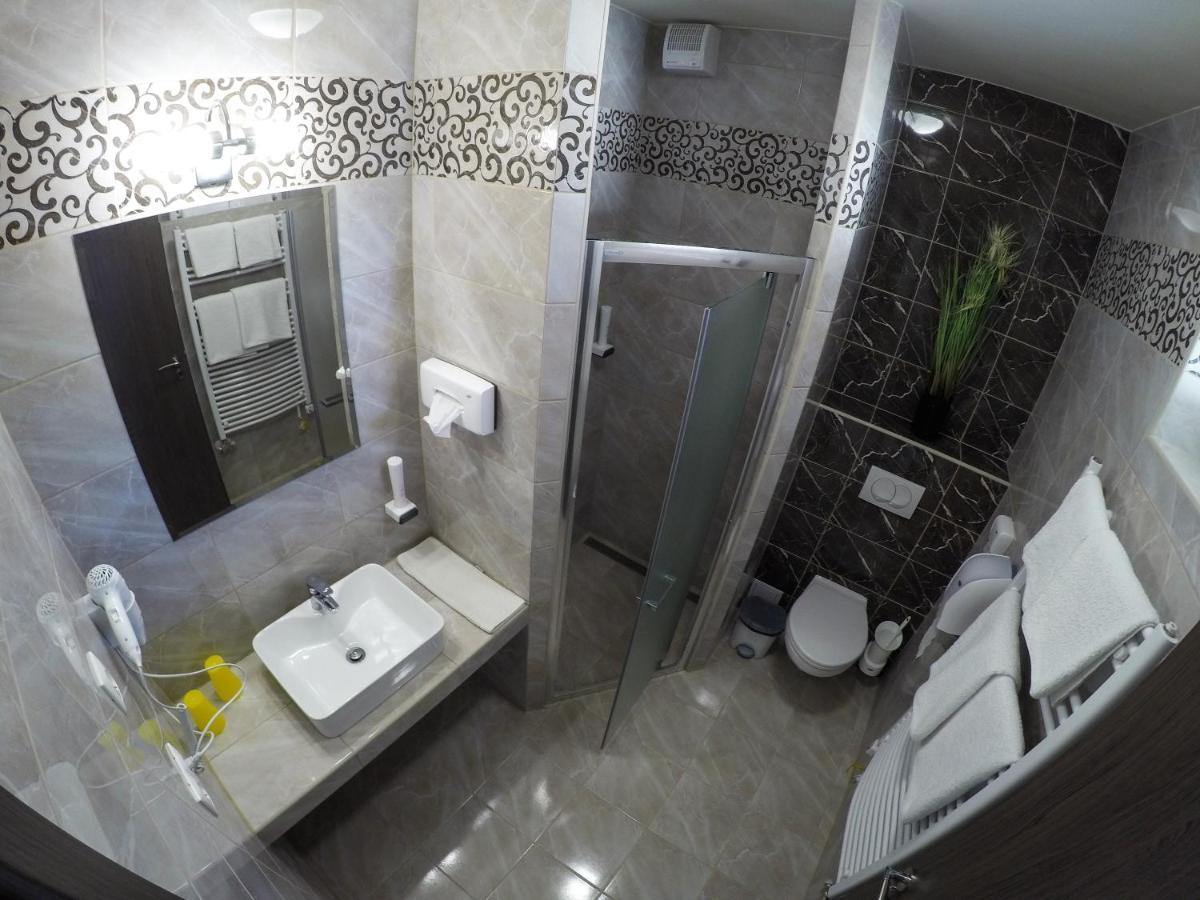 Fonix Apartman Lenti Luaran gambar